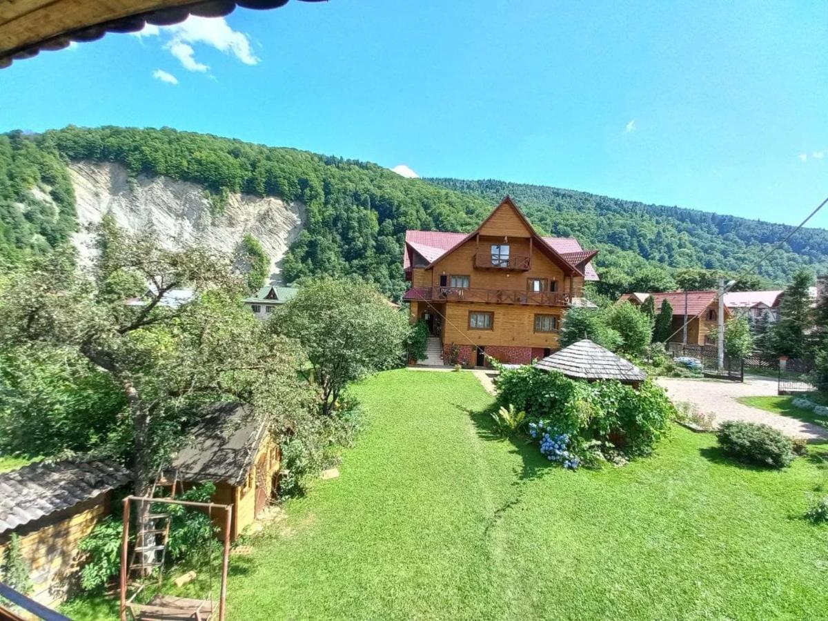 У Тараса І Лесі Hotel Yaremche Exterior photo