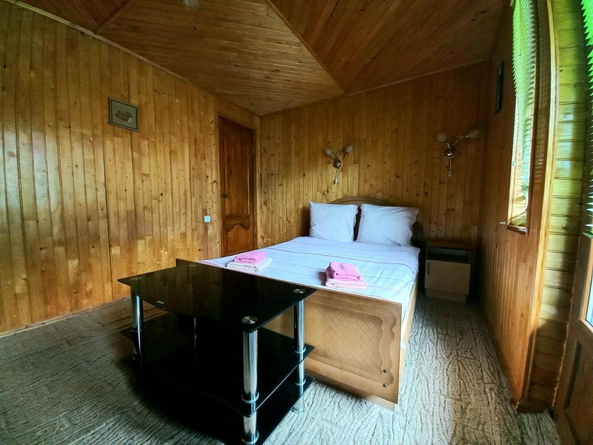 У Тараса І Лесі Hotel Yaremche Exterior photo