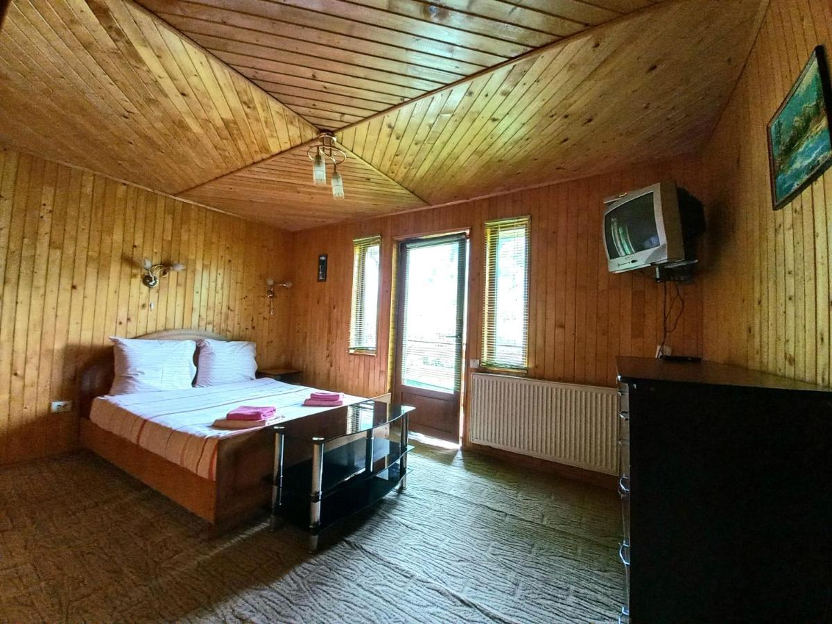 У Тараса І Лесі Hotel Yaremche Exterior photo