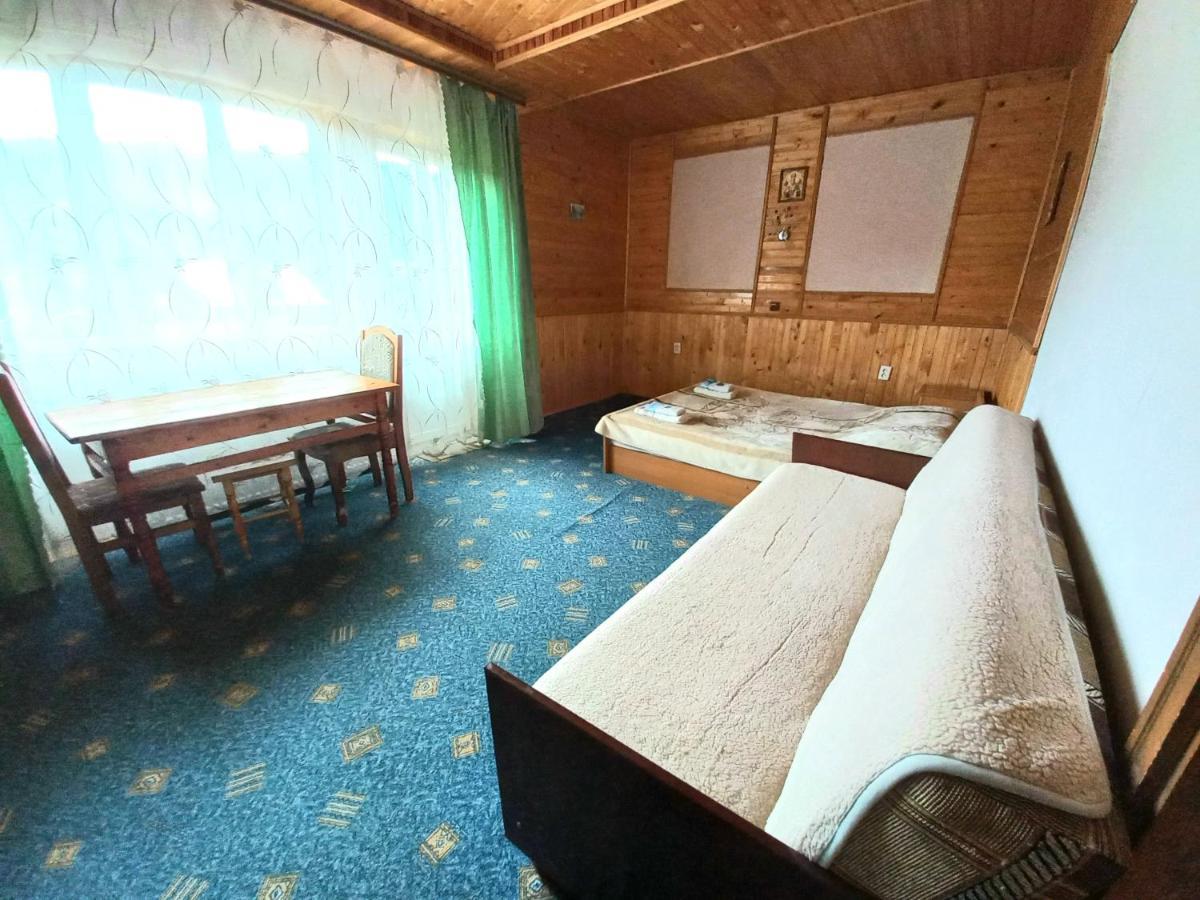 У Тараса І Лесі Hotel Yaremche Exterior photo