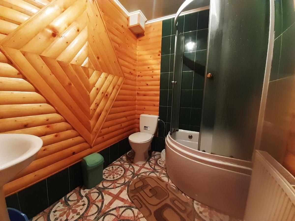 У Тараса І Лесі Hotel Yaremche Exterior photo