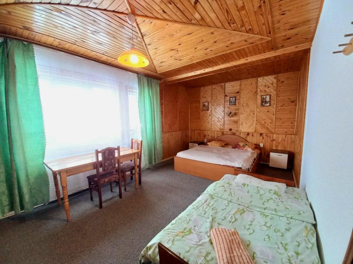 У Тараса І Лесі Hotel Yaremche Exterior photo