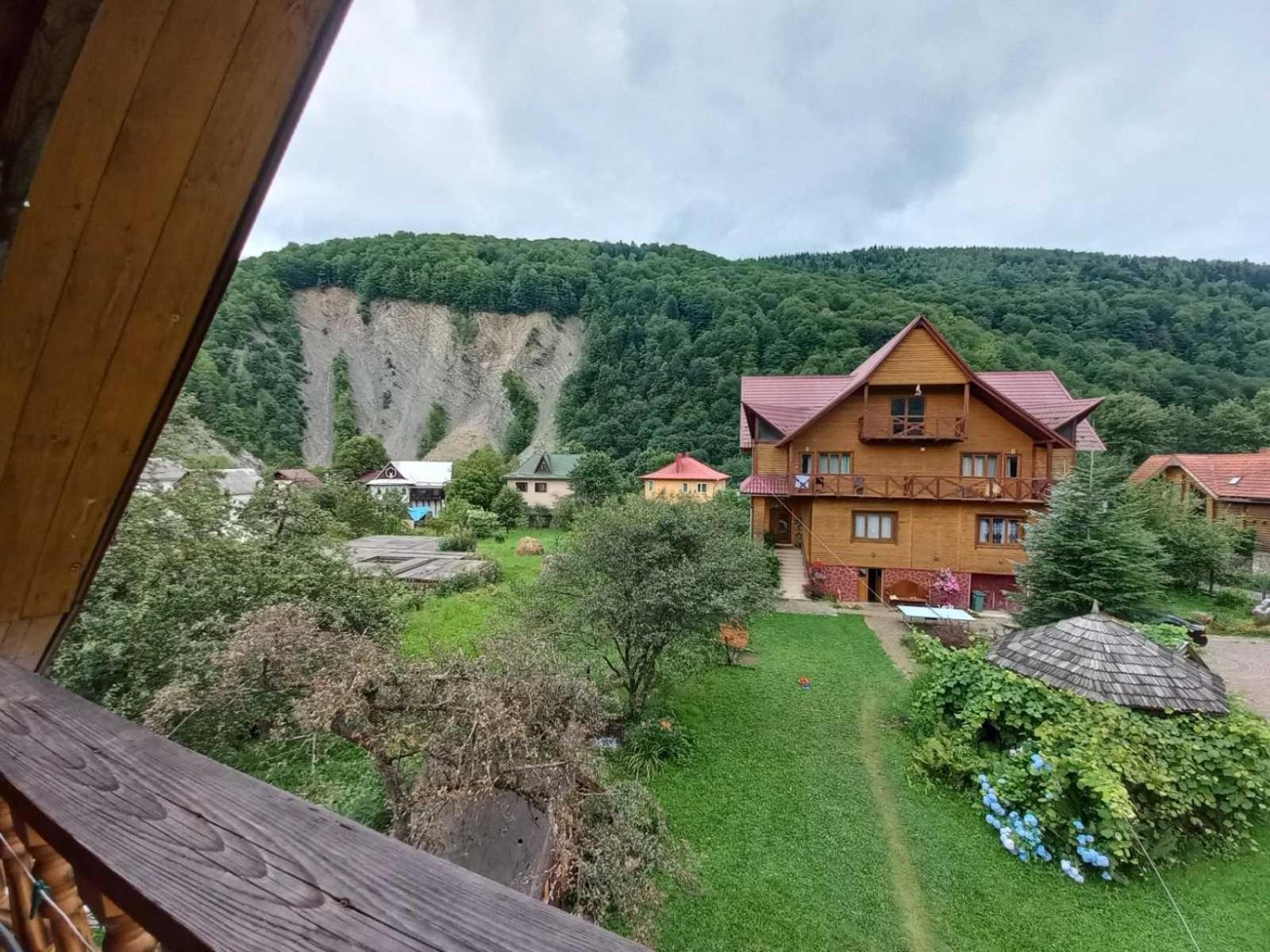 У Тараса І Лесі Hotel Yaremche Exterior photo