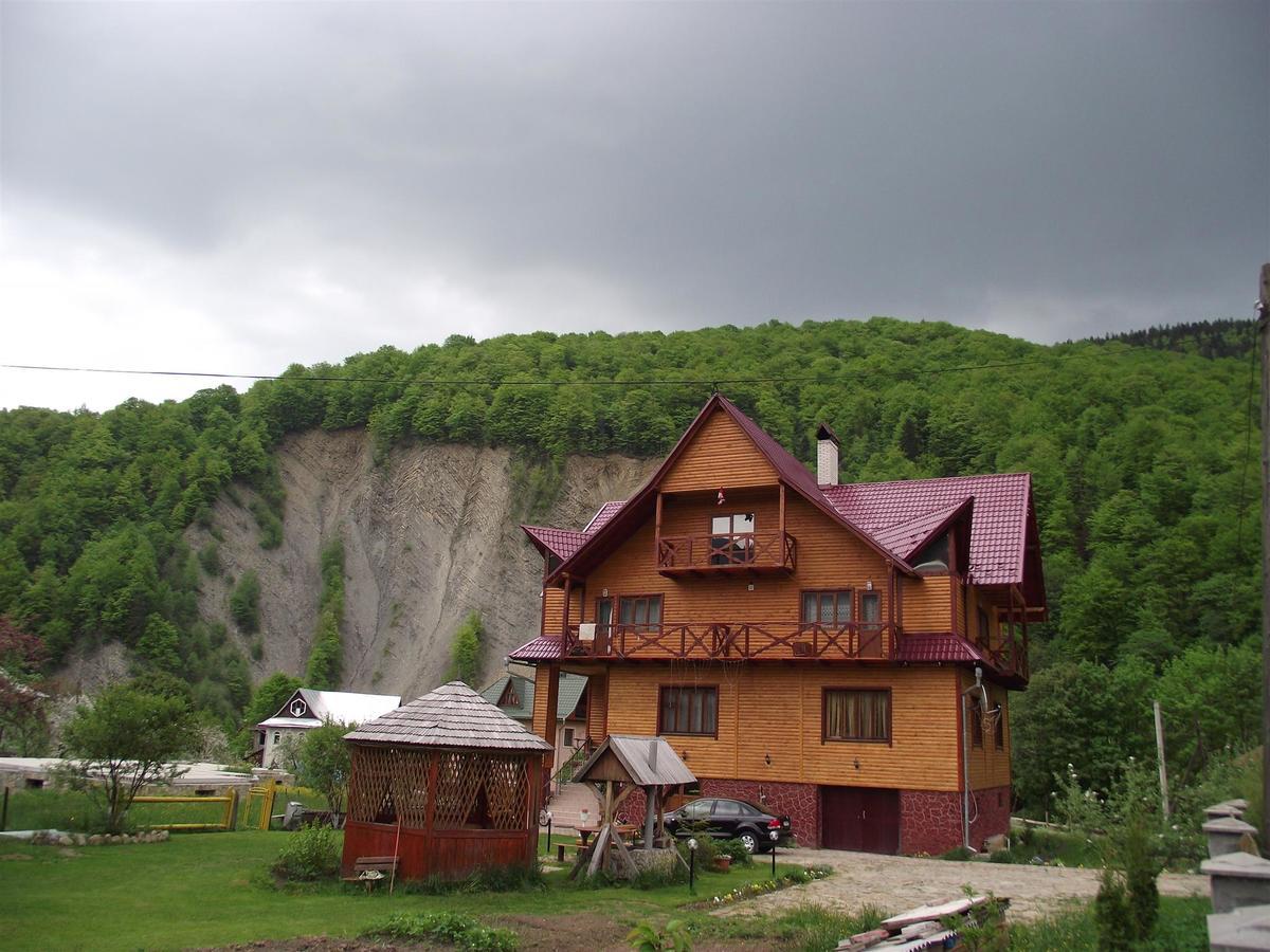 У Тараса І Лесі Hotel Yaremche Exterior photo