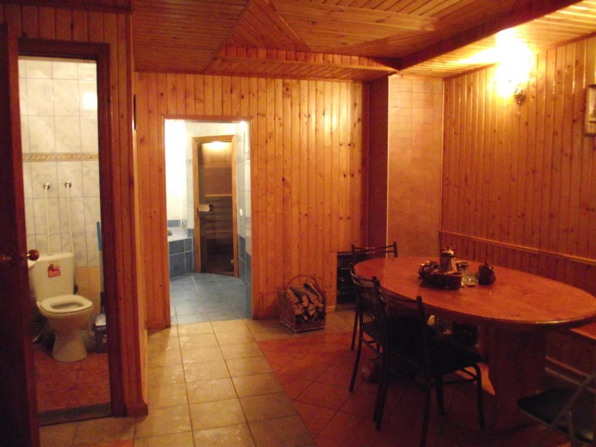 У Тараса І Лесі Hotel Yaremche Exterior photo